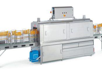 Zum Reinigen und Sterilisieren von Messerhaltern im Durchlaufverfahren | For cleaning and sterilizing of knife holders in a continuous operation